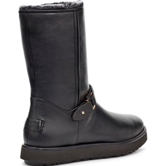 UGG Classic Berge Genuine Shearling Lined Boot - Picture 4 of 9